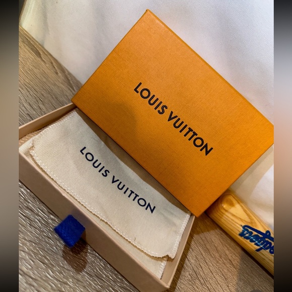 Authentic Louis Vuitton Card Holder - Picture 8 of 8